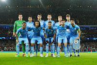 MANCHESTER CITY F. C. Temporada 2021-22. Ederson, João Cancelo, Rodri, Laporte, Kevin De Bruyne, Stones. Raheem Sterling, Nathan Aké, Riyad Mahrez, Bernardo Silva, İlkay Gündoğan. MANCHESTER CITY F. C. 1 CLUB ATLÉTICO DE MADRID 0 Martes 05/04/2022, 21:00 horas. Liga de Campeones de la UEFA, cuartos de final, partido de ida. Manchester, Inglaterra, Reino Unido, Etihad City of Manchester Stadium: 52.018 espectadores. GOLES: 1-0: 70’, Kevin De Bruyne.