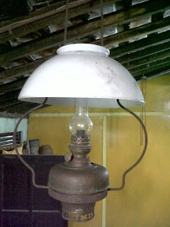 koleksi lampu gantung antik pakai minyak tanah