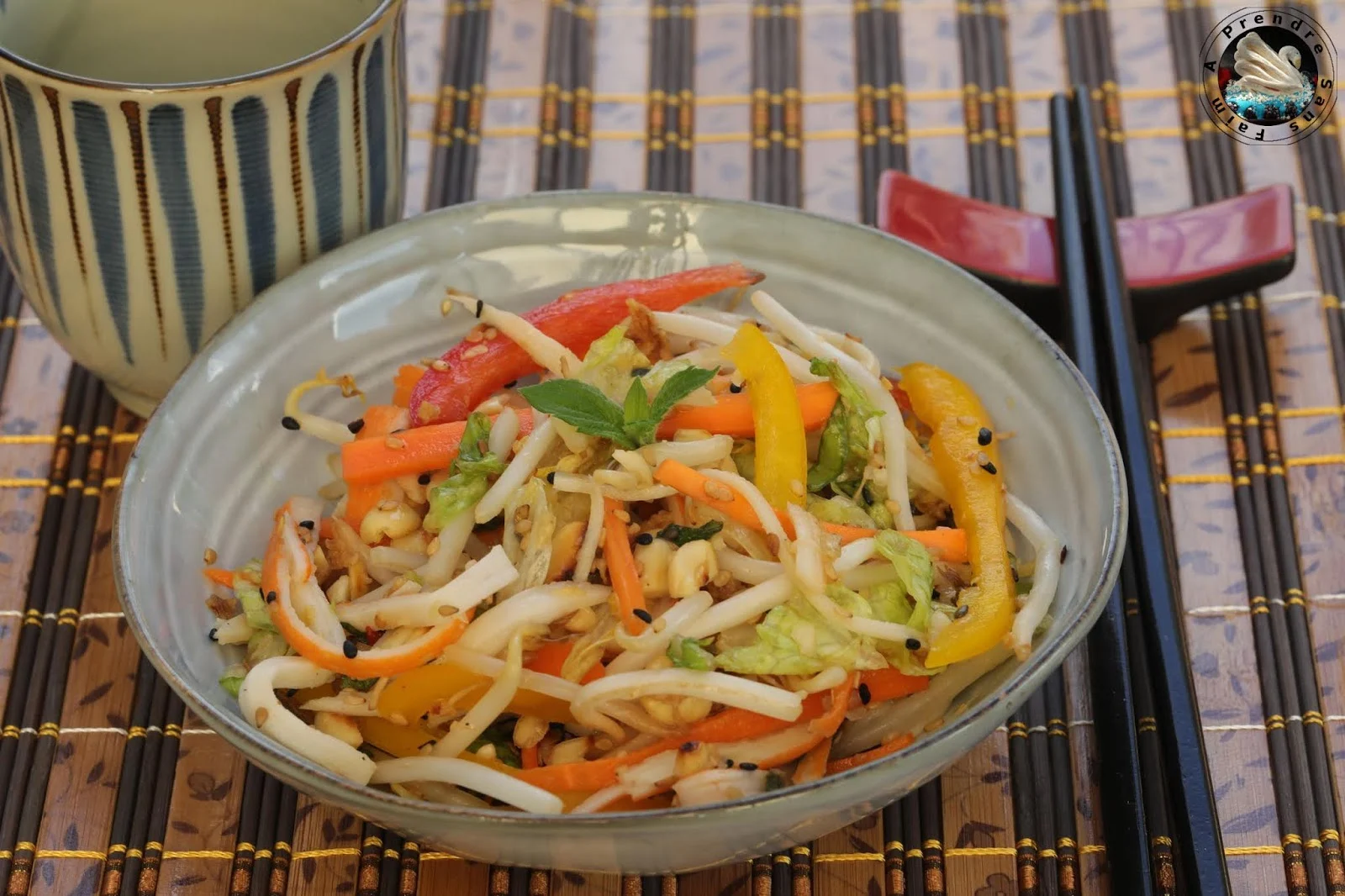 Salade fraîche vietnamienne au surimi