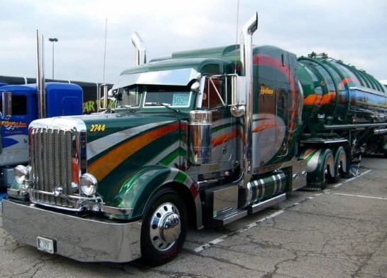 gambar truk keren Peterbilt 389.