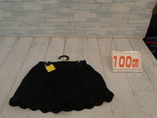 中古品　子供服　１００ｃｍ　ブラック　スカート　２２０円