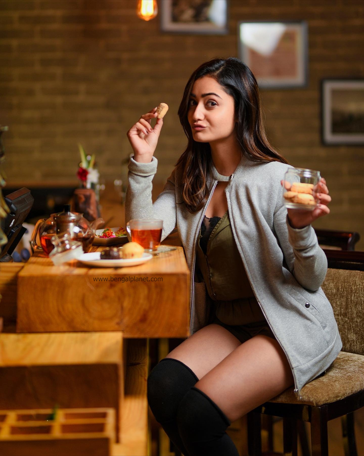 Tridha-Choudhury-looks-chic-hot-and-classy-in-these-pictures-03-Bengalplanet.com