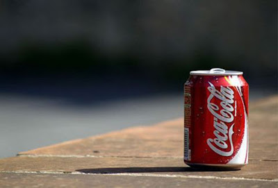 Οικοδόμος ήπιε κουτάκι Coca Cola που έχει λήξει εδώ και 23 χρόνια - Δείτε τι του συνέβη... (φωτό) 