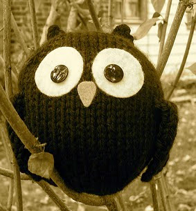 http://translate.google.es/translate?hl=es&sl=en&tl=es&u=http%3A%2F%2Fwww.justcraftyenough.com%2F2011%2F09%2Fproject-little-black-owl%2F