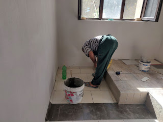 Setting the edging tiles round