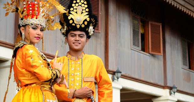  Baju  Adat  Pengantin Gorontalo  TradisiKita