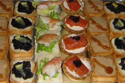 Canapes De Salmon Ahumado Y Caviar