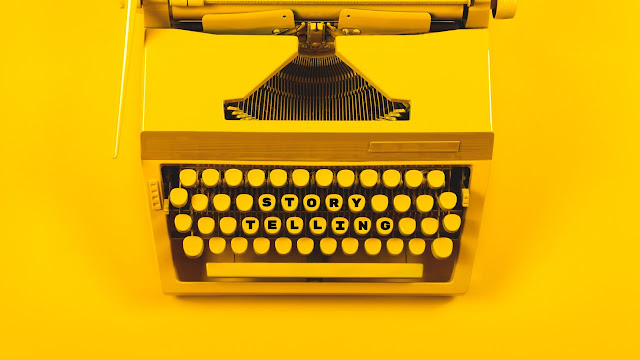 an antique typewriter