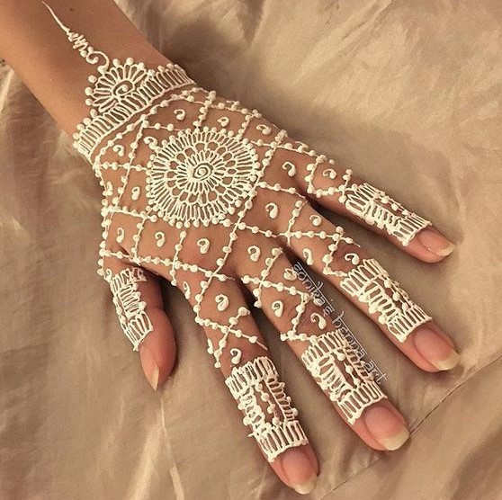 35 Latest White Henna Designs That Will Look Fabulous On Hands