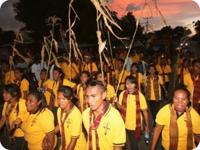 Ribuan Umat Kristiani di Kota Jayapura Rayakan Pawai Obor Paskah