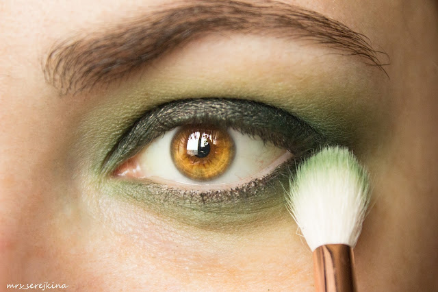 Green smoky eyes: step 5