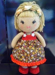 http://www.todopatrones.es/patron-de-muneca-amigurumi.html