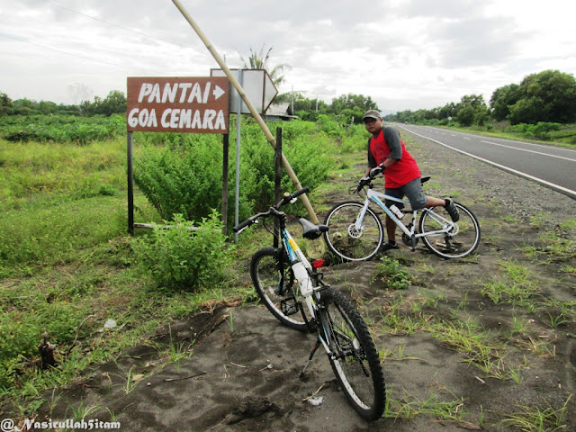 Papan petunjuh arah pantai Goa Cemara