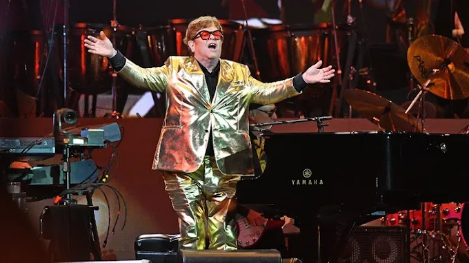 Queda em casa leva Elton John ao hospital na França - vídeo