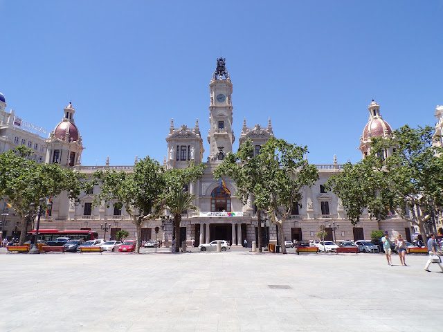 Discover the Magic of Barcelona: Your Ultimate Holiday Guide