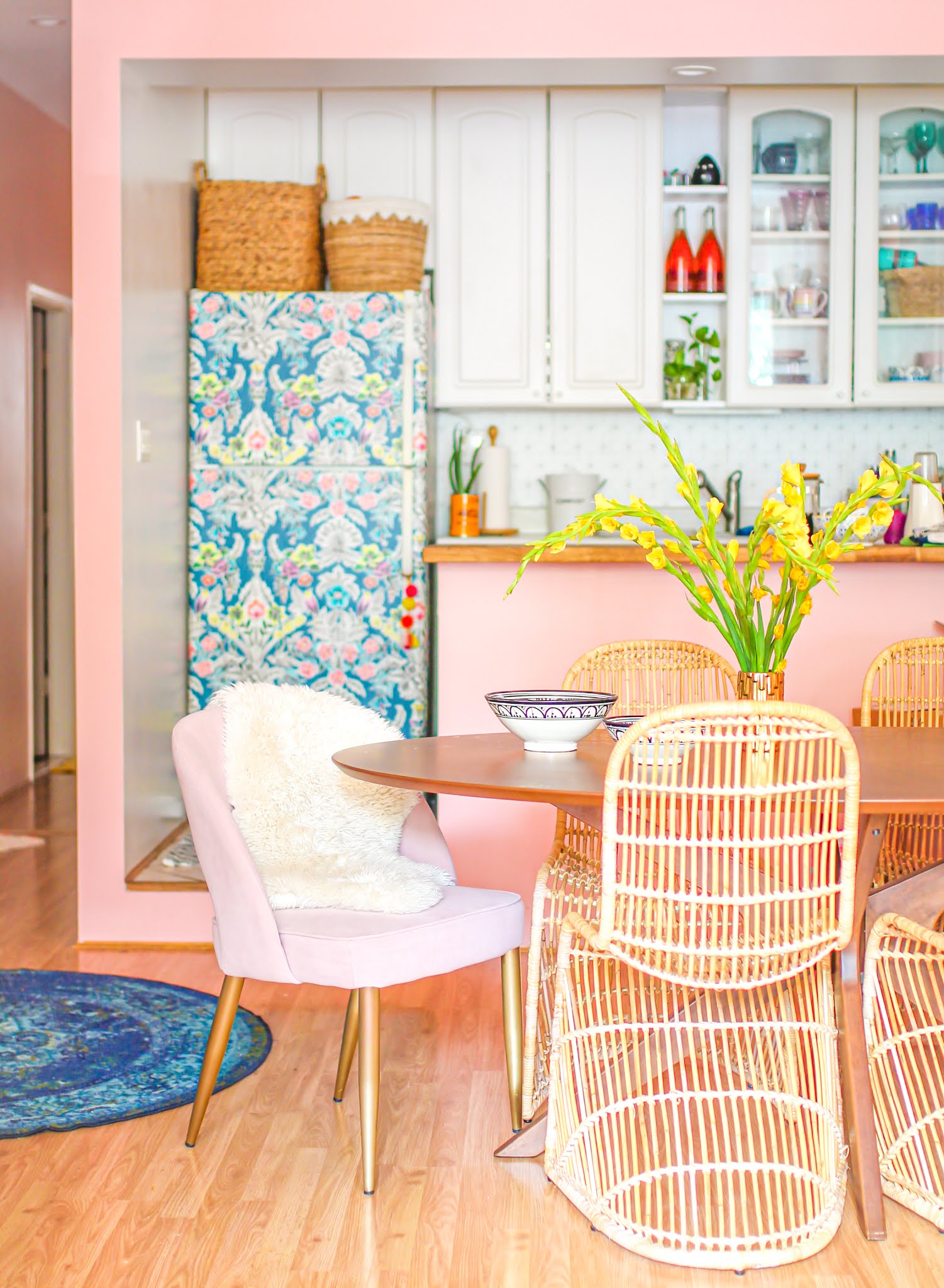 removable wallpaper fridge // wallpaper fridge // fridge hacks // kitchen hacks // kitchen wallpaper // colorful wallpaper // pink and white kitchen // boho kitchens // colorful kitchen // small colorful homes