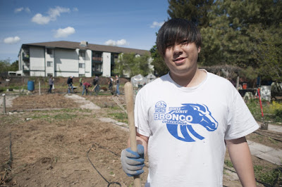 Service-Learning students, Chunkit Li, Boise Urban Garden School, Franklin Rd, Photo Patrick Sweeney