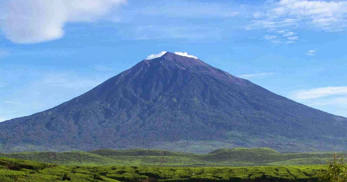 Daftar nama nama gunung di  indonesia  PROVINSI SUMATERA 