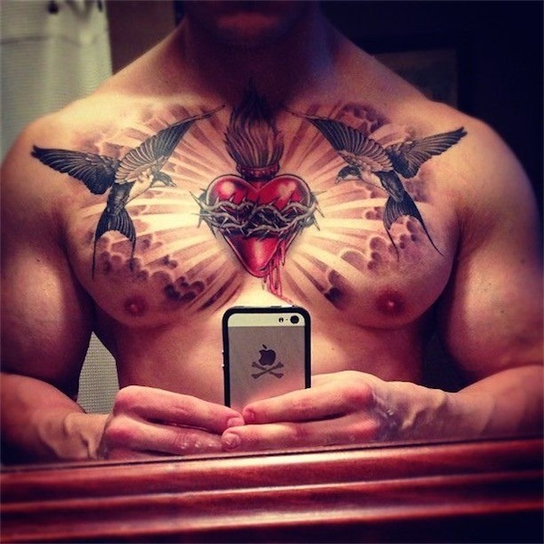 andorinha_e_o_sagrado_coraço_no_peito_tatuagens