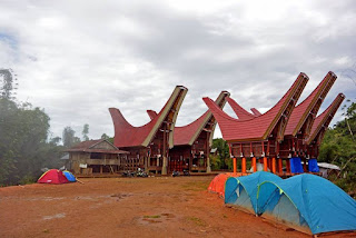 Tongkonan Lempe (Lolai Negri Diata Awan)