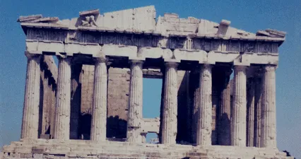 La facciata del Partenone sulla sommità dell'Acropoli ad Atene, Grecia