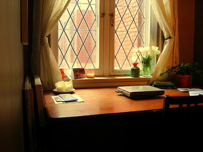 A nice writing nook in a nice clean room in diffuse light. I'm jealous.