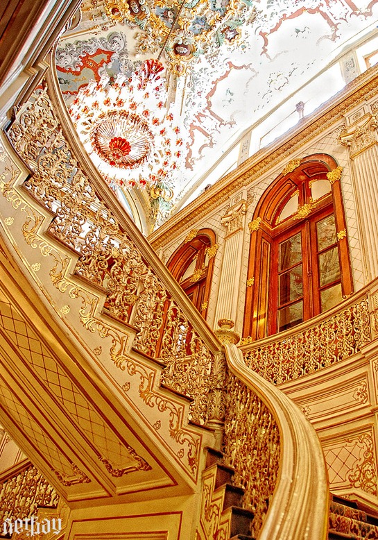 dolmabahce_palace_4_by_serkanavcioglu-d30gdk4