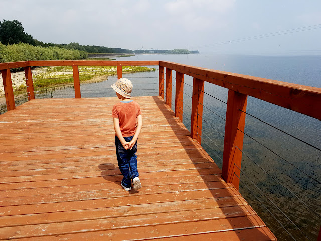 Jednodniowe wycieczki z dziećmi nad jezioro. Osadnik Gajówka i Łagów Lubuski - podróże z dzieckiem - wakacje z dzieckiem w Polsce - zbiornik Jeziorsko na Warcie