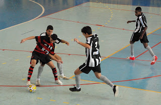  Flamengo e Casa de España/Botafogo disputam o título da Taça Brasil Correios de Futsal Sub-17 no Ginásio Pedrão