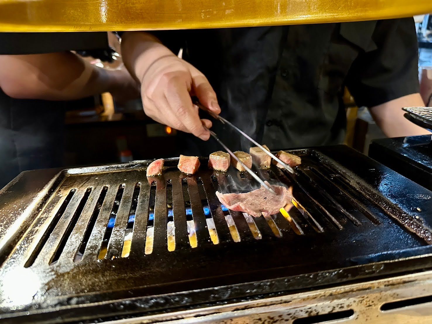 新竹東區餐廳推薦！東門市場評價不錯的燒肉店，代烤服務，牛舌、和牛、生蠔、海鮮