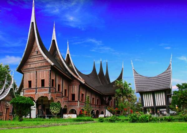 Rumah Gadang Rumah Adat Sumatera Barat TradisiKita 