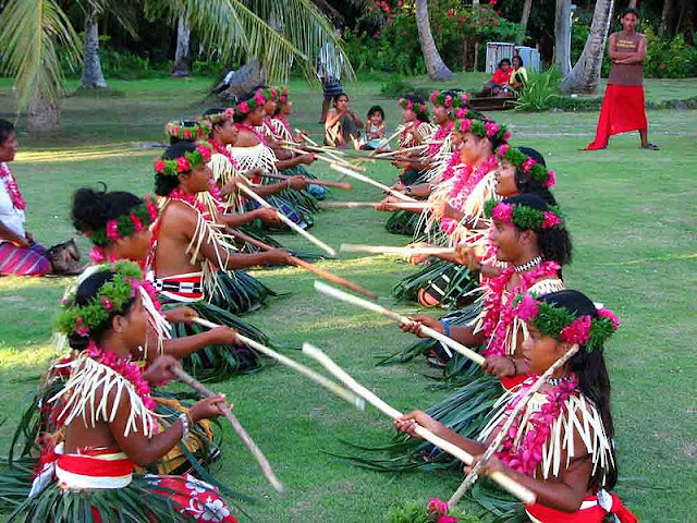 Upacara penyambutan di atol Ulithi