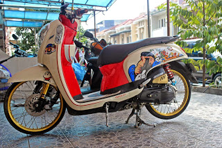 Foto gambar modifikasi  scoopy  fi velg ring  14 atau 17  