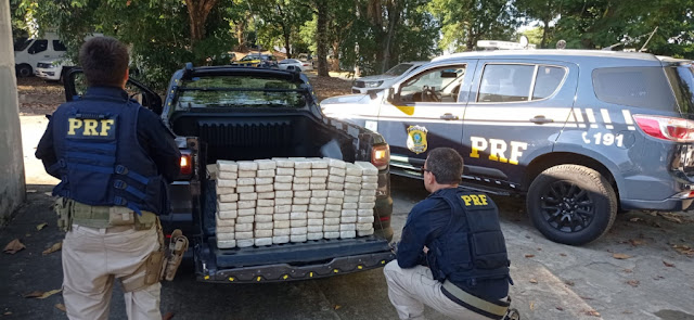 PRF apreende cerca de 100 quilos de pasta base de cocaína no Rio