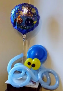 Krake aus Luftballons zur Partydekoration.