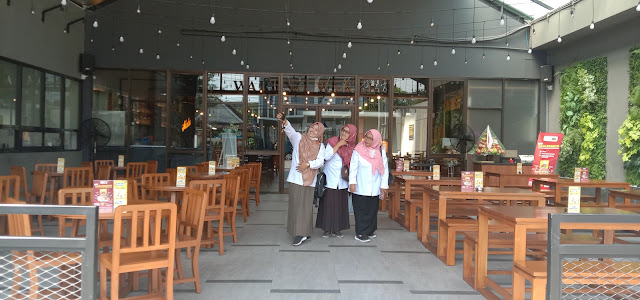 warung makan, Wakaka