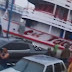 VÍDEO: Tempestade arrasta balsa de seixo e causa pânico ao atingir barco com passageiros em Parintins 