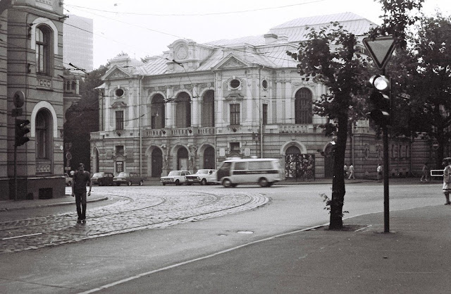 1984 год. Угол бульвара Падомью и улицы Горького. Государственный академический театр драмы Латвийской ССР имени А. Упита