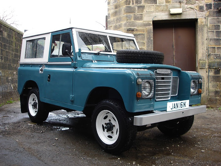 old land rover picture