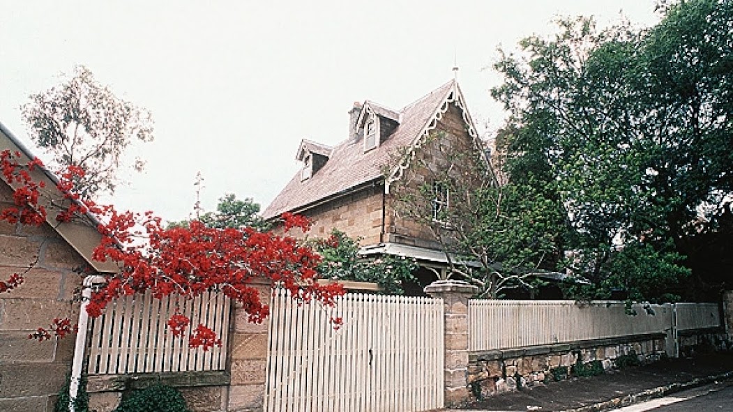 Clifton Villa in 1998, two years before it was bought by the Ainsworths for $3,525,000.
