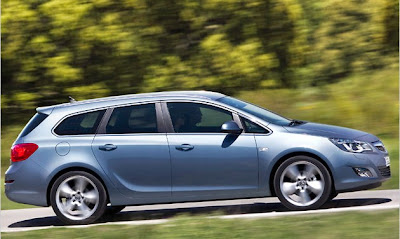 Opel Astra shows the new Sports Tourer 2011