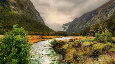 Río en descenso por las montañas (Paisajes Naturales) - Landscapes mountains and river