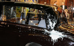 video-prince-charles-and-wife-camillas-car-attacked-by-london-protesters