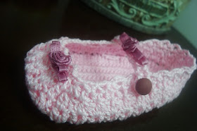 Sapato bonequinha de Crochê para bebê  feito por Pecunia MillioM