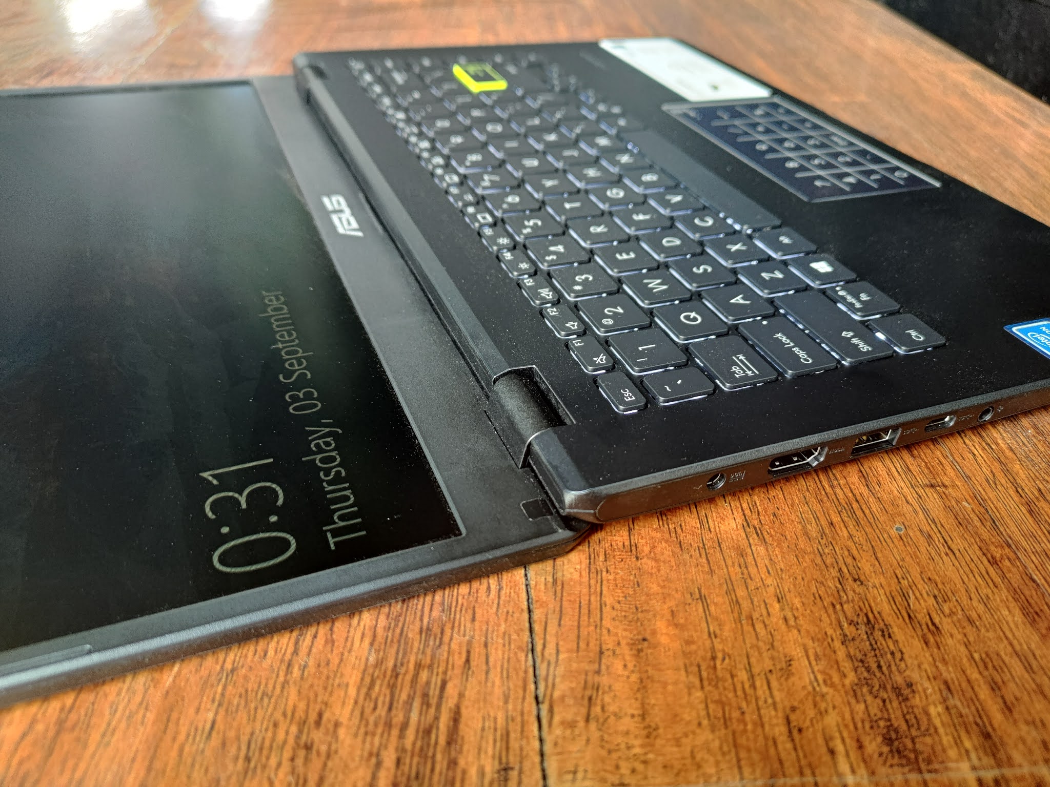 Review Asus E410 Laptop Murah Ssd Berdesain Unik Dan Tidak Berisik Teknoreview