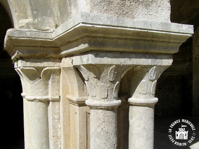 MONTBARD (89) - Cloître roman de l'abbaye de Fontenay