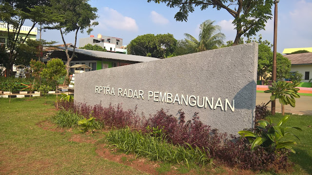 Rehat Sejenak di RPTRA RADAR Pembangunan 