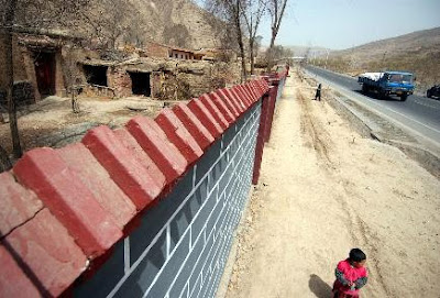 Poverty-hiding Wall in Gansu