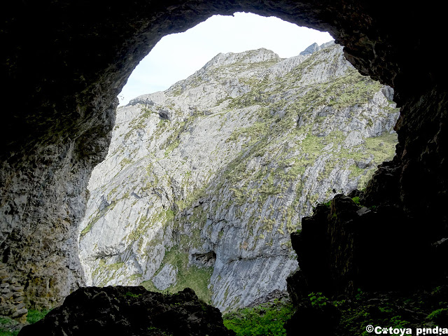 Cueva de Ozanía