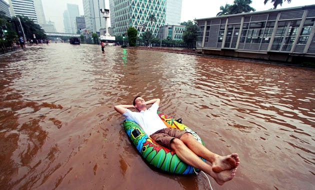 8 Olahraga ini Bisa Dilakukan ketika Banjir Datang